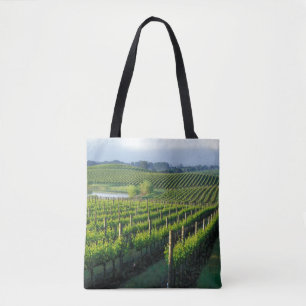Wijnstokken in nette rijen in Californië's Napa Tote Bag