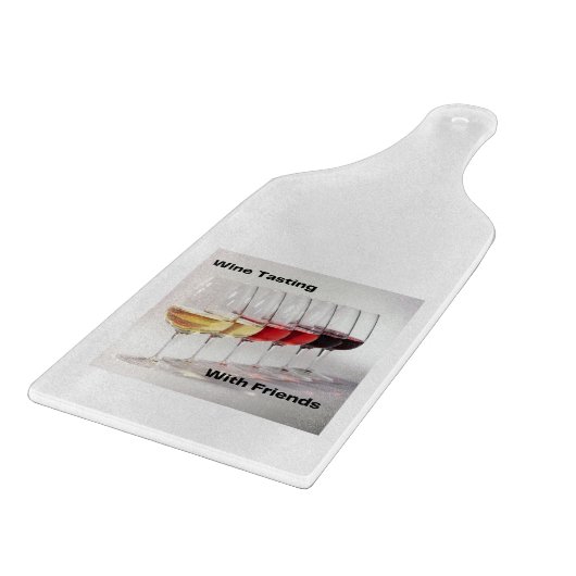 Wijntest met vrienden op een snijplank (Hoek)