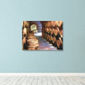 Wijnvaten in de wijnkelder canvas afdruk (Insitu (Houten vloer))