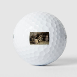 Wijnvaten in kelder golfballen