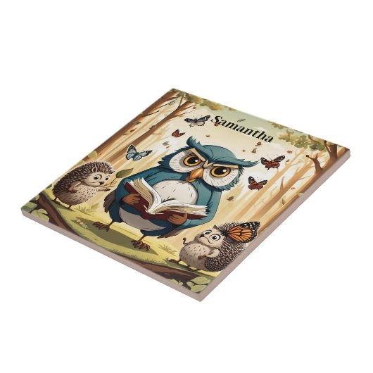 Wijze oude uil, vlinders, egels Bewerkbare naam Tegeltje (Zijkant)