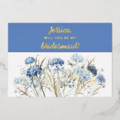 Wil je mijn bruidsmeisje Dusty Blue Wildflower zij Folie Uitnodiging (Voorkant)