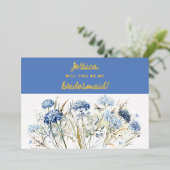 Wil je mijn bruidsmeisje Dusty Blue Wildflower zij Folie Uitnodiging (Staand Voorkant)