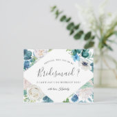 Wil je mijn bruidsmeisje Sage Green Blue Floral zi Uitnodiging Briefkaart (Staand voorkant)
