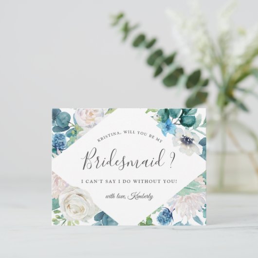 Wil je mijn bruidsmeisje Sage Green Blue Floral zi Uitnodiging Briefkaart (Staand voorkant)