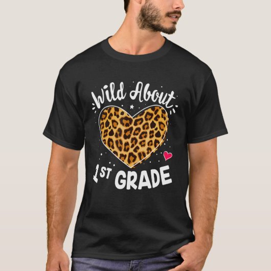 Wild About 1st Grade Teacher Leopard Squad School T-shirt (Voorkant)