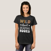 Wild About Reading Reading Books And Bookworm Libr T-shirt (Voorkant volledig)
