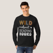Wild About Reading Reading Books And Bookworm Libr T-shirt (Voorkant volledig)