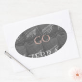 Wild and Free Let's Go!: De reis van een Zebra Ovale Sticker (Envelop)