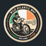 Wild Atlantic Way Ierland | | Motorfiets Magneet<br><div class="desc">Wild Atlantic Way gedaan in een ,  verontruste stijl embleem. Het is een toeristische trekpleister aan de westkust en aan delen van de noord- en zuidkust van Ierland.</div>