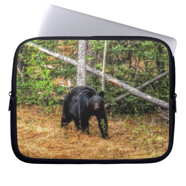 Wild Black Beer & Yukon Forest Photo Art Laptop Sleeve (Voorkant)