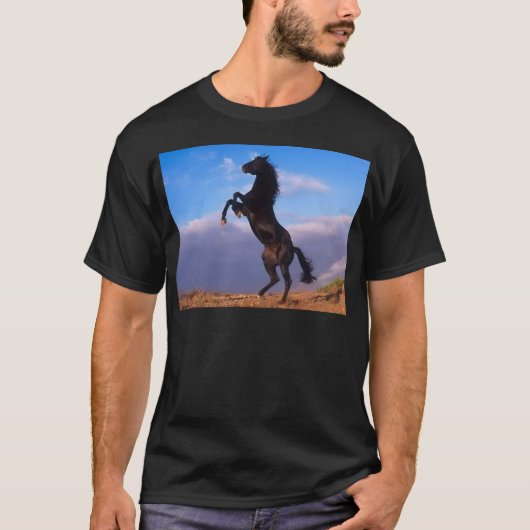 Wild Black Stallion Rearing Horse T-shirt (Voorkant)