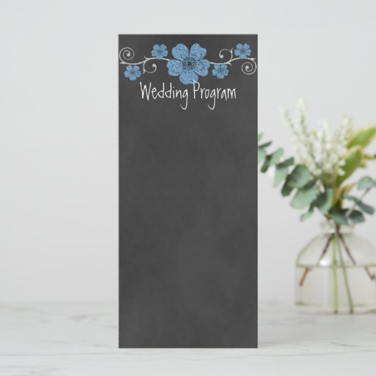 Wild Blue Rozen Chalkboard Wedding Program Kaart (Staand voorkant)