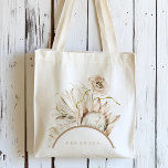 Wild Boho Protea Pampas Grass Floral Personalized Tote Bag<br><div class="desc">Deze gepersonaliseerde canvas tas is voorzien van geverfde waterverf proteïne, witte orchidee, droog papegaaien gras, wit anthurium, wilde bloemen, bladeren met een boogvormig lijst en een foto op de achterkant. Voor meer geavanceerde aanpassing van dit ontwerp, te klikken gelieve de BUTTON van het TOOL VAN HET ONTWERP BLAUW. Overeenkomende objecten...</div>