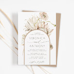 Wild Boho Protea Pampas Grass Floral Wedding Kaart<br><div class="desc">Deze trouwuitnodiging bevat geschilderde waterverf protea, droog pampasgras, wilde bloemen, exotische bladeren met een lijst van de boog en een achtergrond van de kamelkleur op de achterkant. Voor meer geavanceerde aanpassing van dit ontwerp, te klikken gelieve de BUTTON van het TOOL VAN HET ONTWERP BLAUW. Overeenkomende objecten zijn ook beschikbaar....</div>
