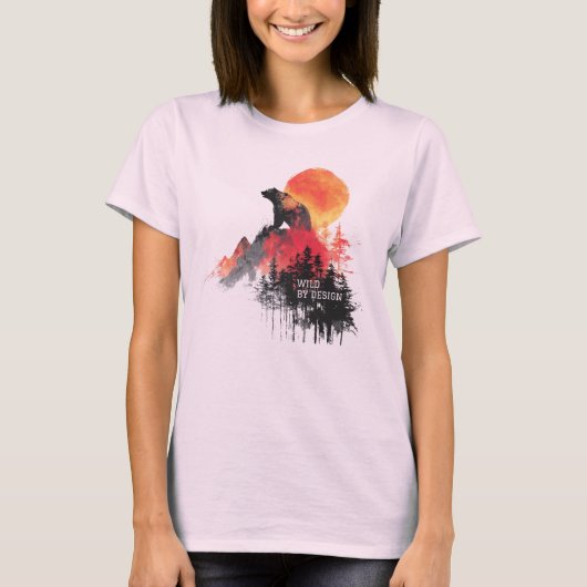 Wild by Design – Abstracte Beer & Bergwildernis T-shirt (Voorkant)