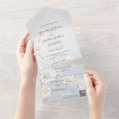 Wild Daisies op Bleke Grijze QR-code All In One Uitnodiging (Afscheurbaar)