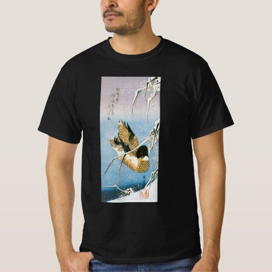 Wild Duck Swimming Snow Laden Reeds door Hiroshige T-shirt (Voorkant)