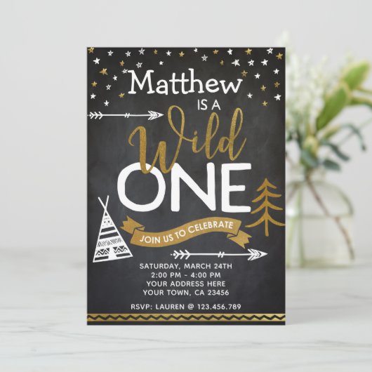 Wild Een 1e Verjaardag Uitnodiging Chalkboard (Staand voorkant)