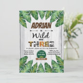 Wild en Drie verjaardagsuitnodiging. Jongen oerwou Kaart (Staand voorkant)