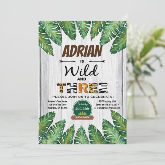 Wild en Drie verjaardagsuitnodiging. Jongen oerwou Kaart (Staand voorkant)