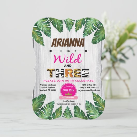 Wild en drie verjaardagsuitnodigingen. Meisje oerw Kaart (Staand voorkant)