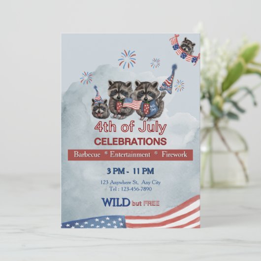Wild en gratis 4 juli Raccoon Party Kaart (Staand voorkant)