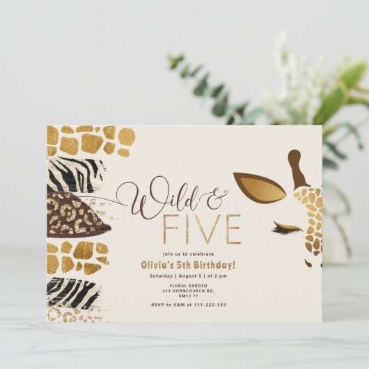Wild en Vijf Safari 5e gender neutrale verjaardag Kaart (Staand voorkant)