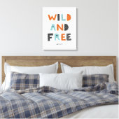 Wild en vrij | Doodle Letters Canvas Afdruk (Insitu (Slaapkamer))