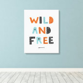 Wild en vrij | Doodle Letters Canvas Afdruk (Insitu (Houten vloer))