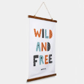 Wild en vrij | Doodle Letters Hangend Wandkleed (Gebogen)