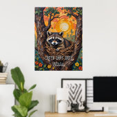 Wild en Wonderful: Wasbeer in het Nest Poster (Thuiskantoor)
