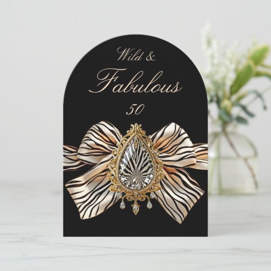 Wild Fabulous 50 Verjaardag Zebra Bow Gold Jewel Kaart (Staand voorkant)