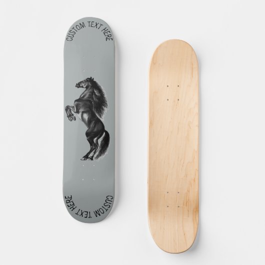 Wild Fearing Paard Skateboard met aangepaste tekst (Voorkant)