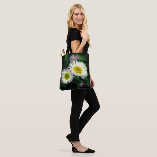 Wild Fleabane Daisy Flower Close Tote Bag (Op model)