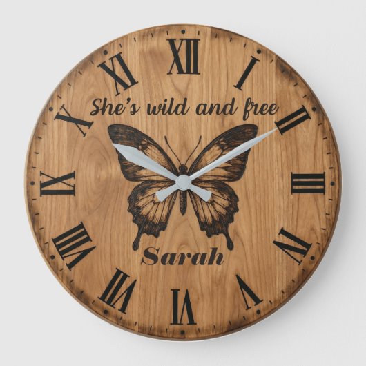 Wild & Free Wall Clock | Custom Name Gift Grote Klok (Voorkant)