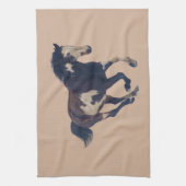 Wild Galloping Pinto American Paint Horse Theedoek (Verticaal)