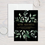 Wild Greenery Black | Verplaatsingsaankondiging Briefkaart<br><div class="desc">Deze stijlvolle botanische verandering van adressenbestand is voorzien van een lijst van overvloedige groene waterverf bladeren op een zwarte achtergrond. De woorden "nieuw adres" verschijnen in trendy,  elegante goudtekst. Een prachtige,  bewegende aankondiging dat je trots bent om naar vrienden en familie te sturen.</div>