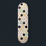 Wild Honingraat Abstract zeshoek Patroon Persoonlijk Skateboard<br><div class="desc">Een uniek wild abstract zeshoekig honingraatskateboard voor meisjes. Wees de bijenkoningin van de boarding set met een unieke stijl.</div>