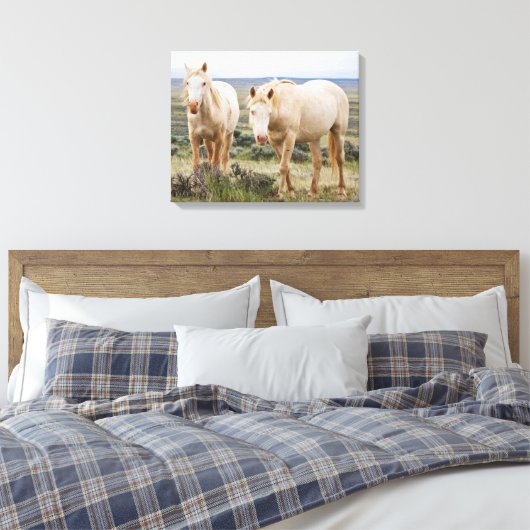 Wild Horse Roaming op de Priaïre van Cody Canvas Afdruk (Insitu (Slaapkamer))