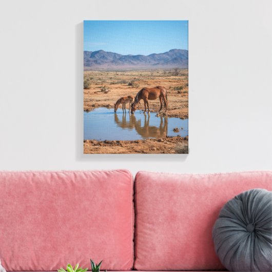 Wild Horses Desert Water Reflection Art Canvas Afdruk (Insitu (Woonkamer))