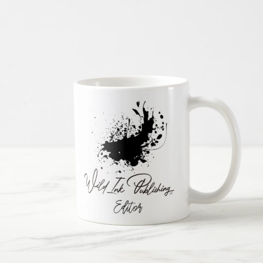 Wild Ink Publishing redacteur  Koffiemok (Rechts)