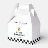 Wild jong en drie jongen 3e verjaardag bedankdoosjes (Achterkant)