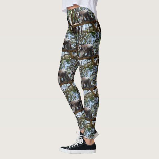 Wild Koala Beer loopt op een boomafdeling, Leggings (Links)