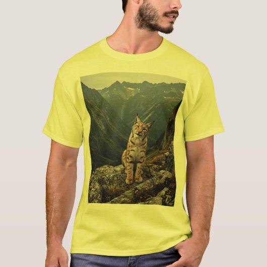 Wild Lynx in berglandschappen Basic T-shirt (Voorkant)