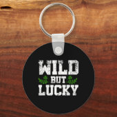 Wild maar Lucky St Patricks Day slogan ontwerp Des Sleutelhanger (Voorkant)