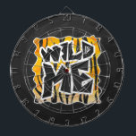 Wild Me Tiger Oranje en zwart Dartbord<br><div class="desc">Stijlvolle en trendy zwarte en Oranje tijgergestreept patronen door je voor te stellen! Ontwerp op elektronica, accessoires en cadeaus met onze unieke textuur en pizazz in heldere gele en oranje kleuren om tegemoet te komen aan de behoeften van tijgerliefhebbers, wilde dierendrukkerijen en oerwoud drukliefhebbers van alle leeftijden. Ga vandaag wild...</div>