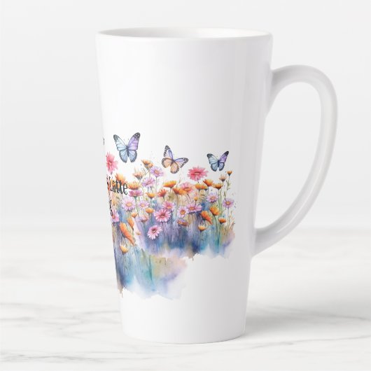 Wild Meadow Bloemen met vlinders bewerkbare naam Latte Mok (Rechts)