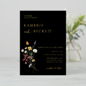 Wild Meadow Floral Wedding Black Folie Uitnodiging (Staand Voorkant)