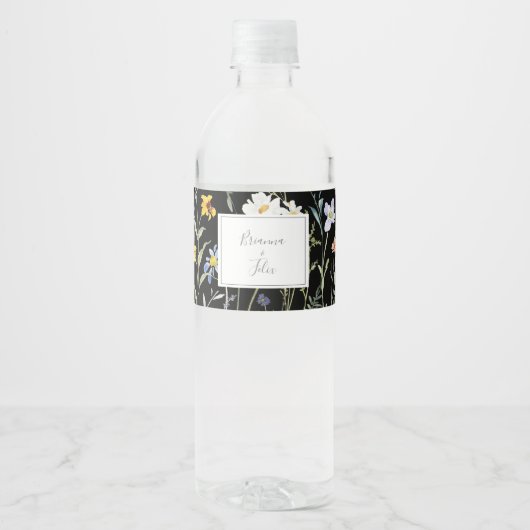 Wild Multicolour Floral Zwart Bruiloft Waterfles Etiket (Voorkant)